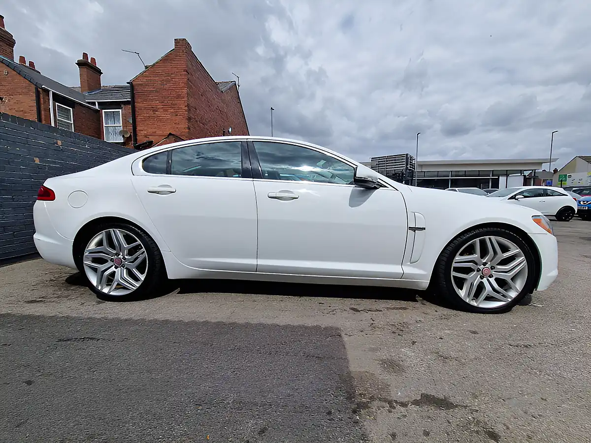 Used 2011 Jaguar Xf Luxury White - Interior and Exterior details 7