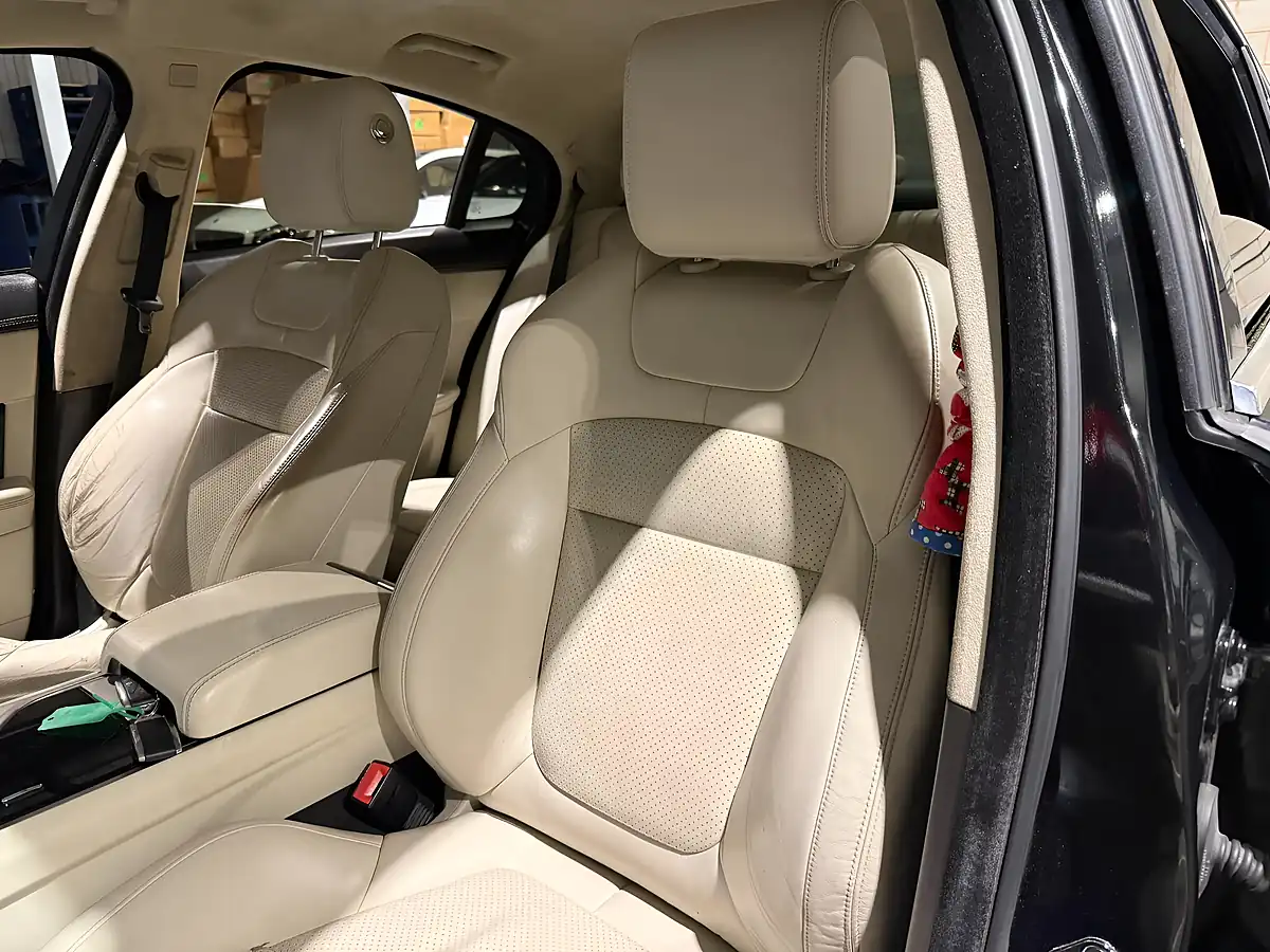 Used 2011 Jaguar Xf Portfolio Black - Interior and Exterior details 15