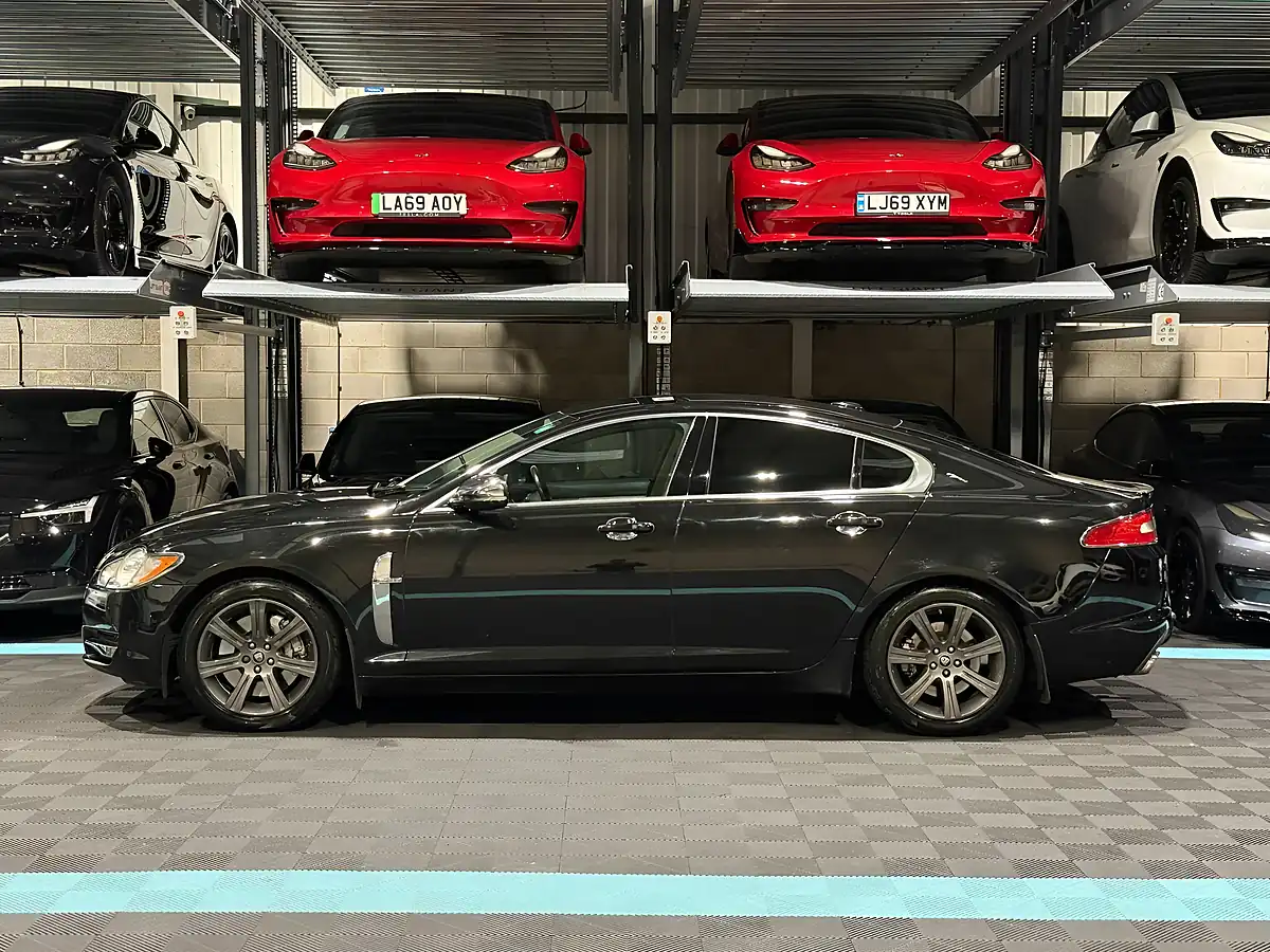 Used 2011 Jaguar Xf Portfolio Black - Interior and Exterior details 4