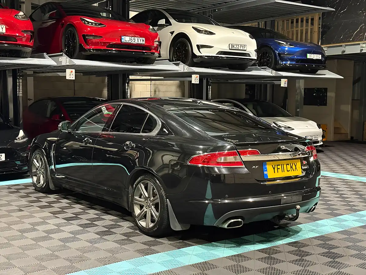 Used 2011 Jaguar Xf Portfolio Black - Interior and Exterior details 5