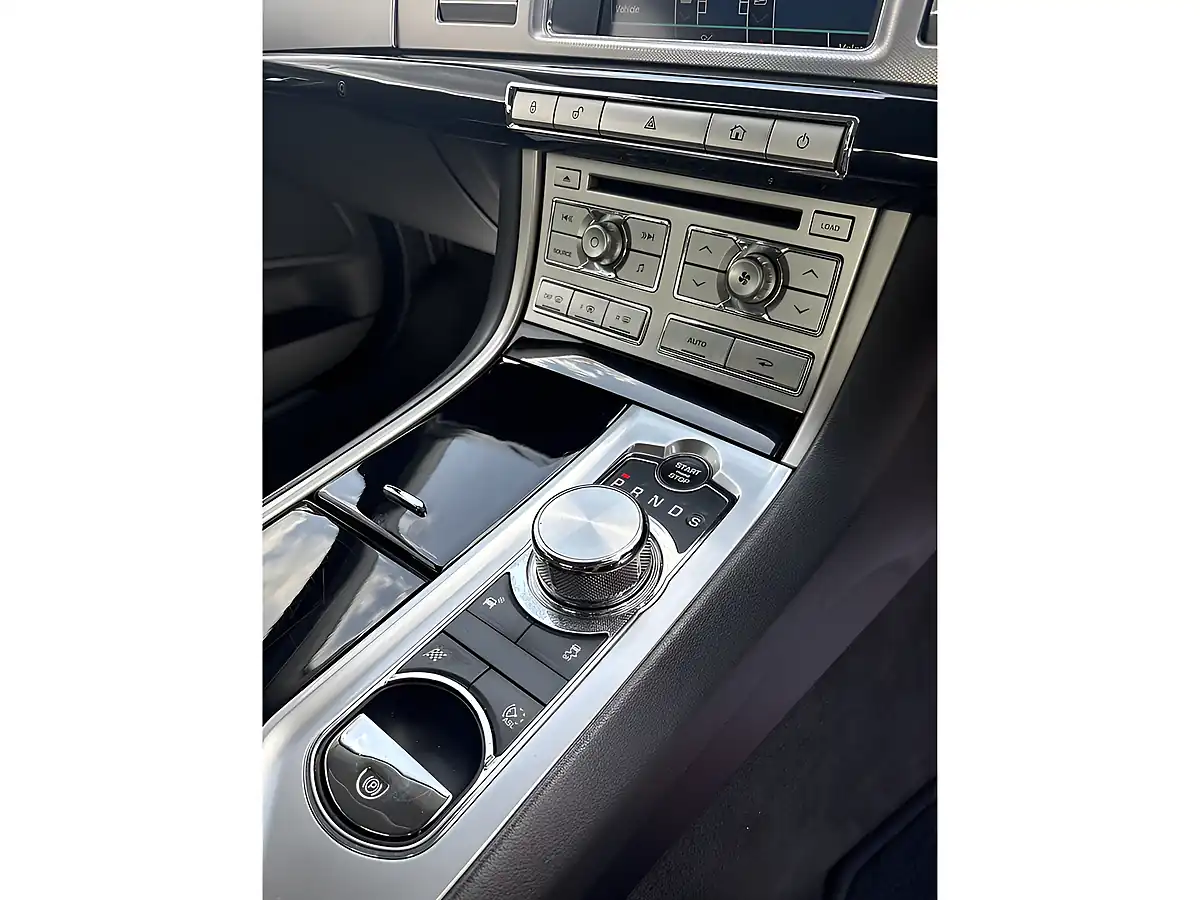 Used 2011 Jaguar Xf Premium Luxury Grey - Interior and Exterior details 13