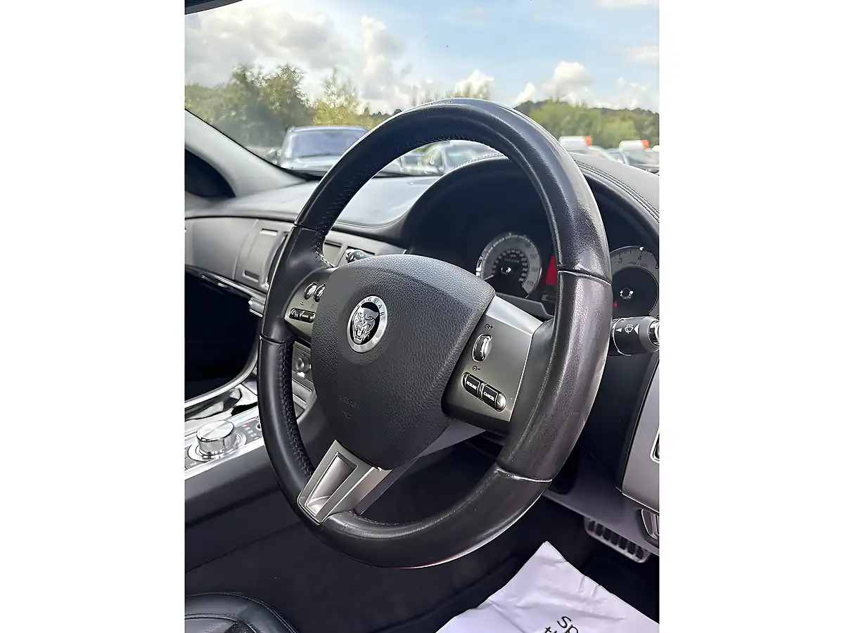 Used 2011 Jaguar Xf Premium Luxury Grey - Interior and Exterior details 18