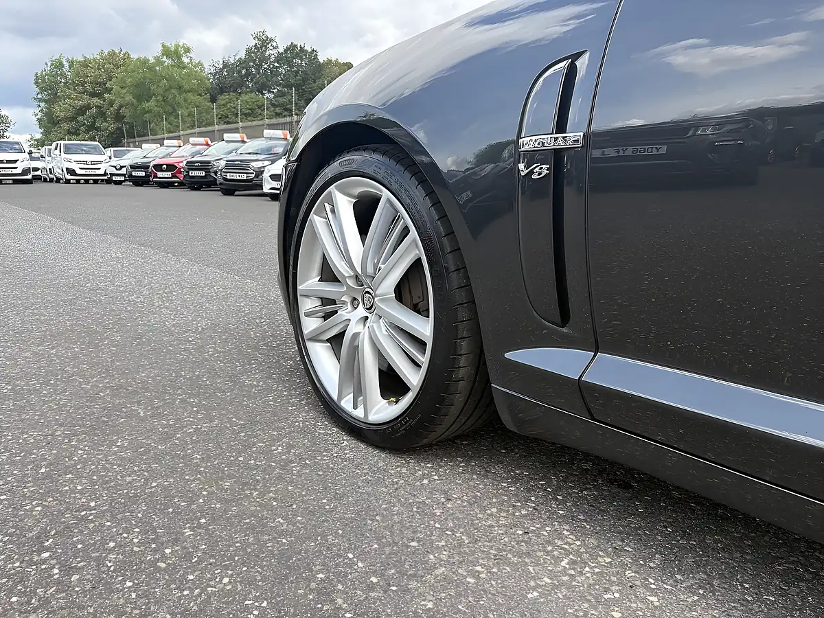 Used 2011 Jaguar Xf Premium Luxury Grey - Interior and Exterior details 5