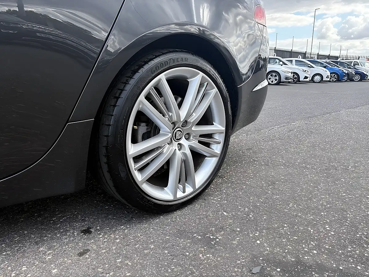 Used 2011 Jaguar Xf Premium Luxury Grey - Interior and Exterior details 7