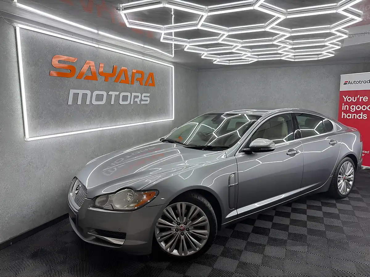 Used 2011 Jaguar Xf Premium Luxury Grey - Front View