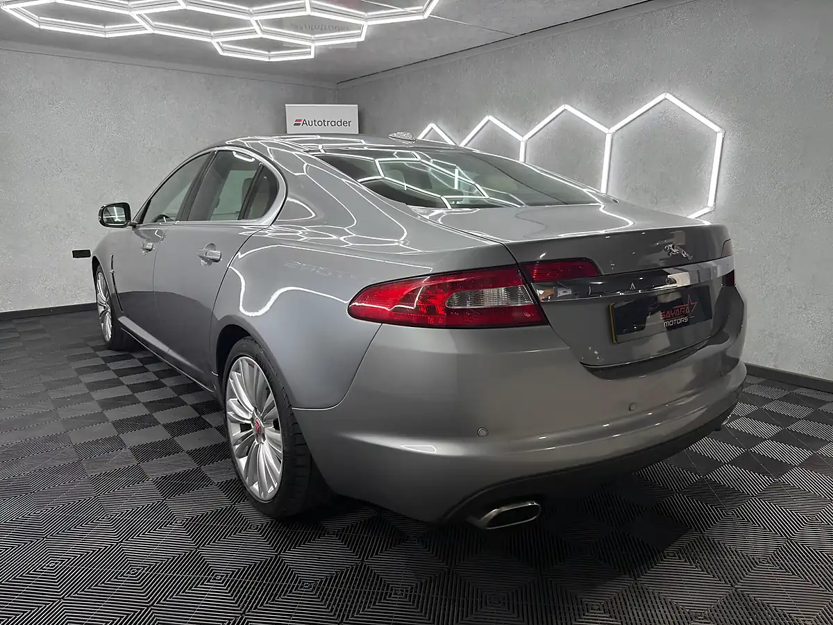 Used 2011 Jaguar Xf Premium Luxury Grey - Interior and Exterior details 11