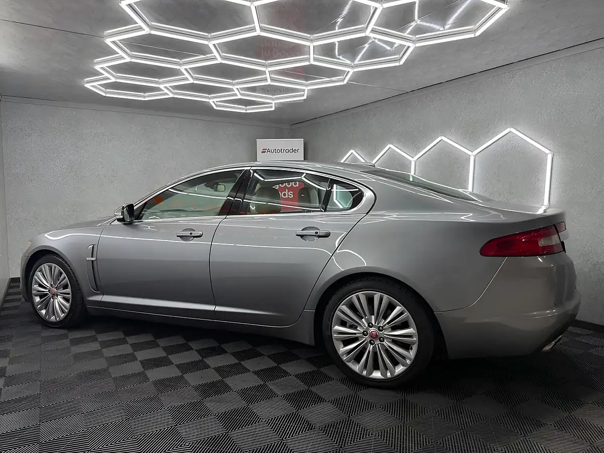 Used 2011 Jaguar Xf Premium Luxury Grey - Interior and Exterior details 12