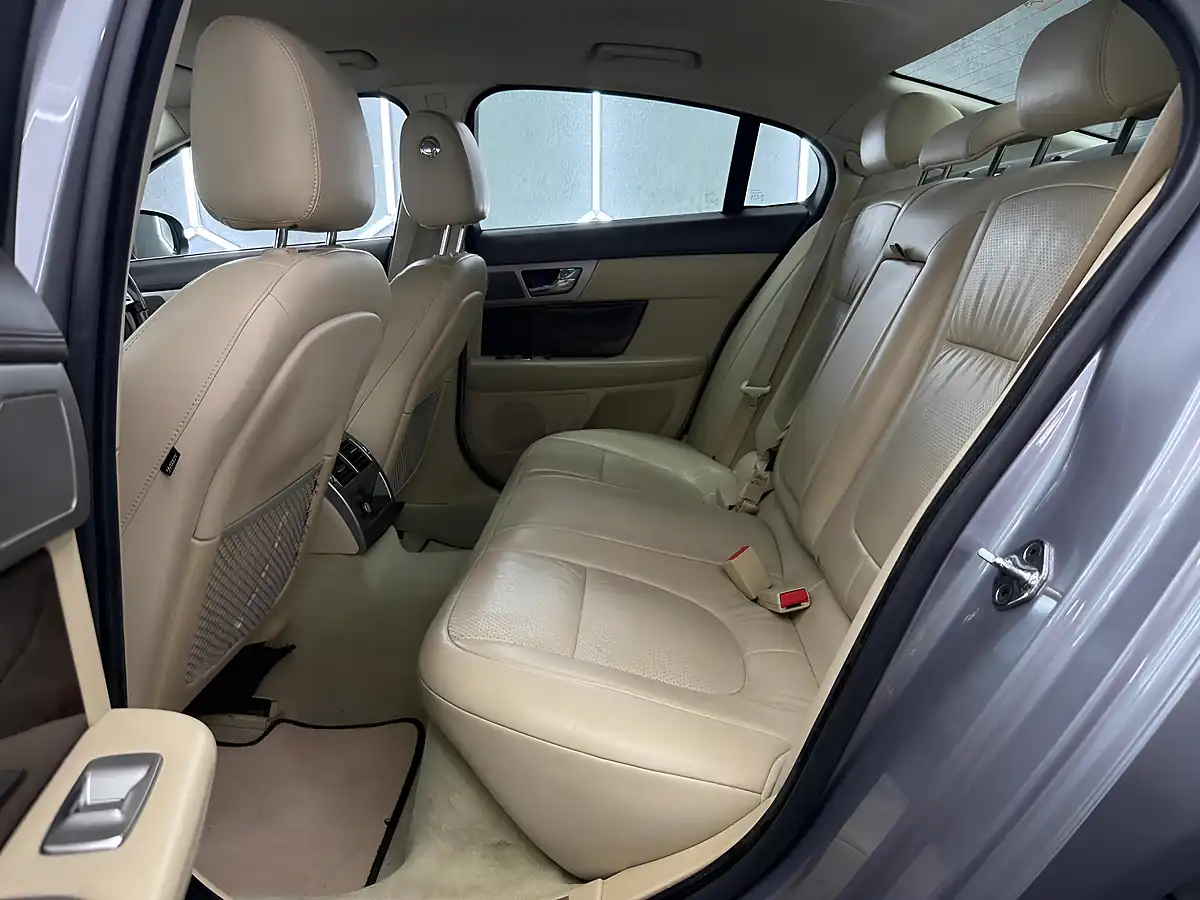 Used 2011 Jaguar Xf Premium Luxury Grey - Interior and Exterior details 15