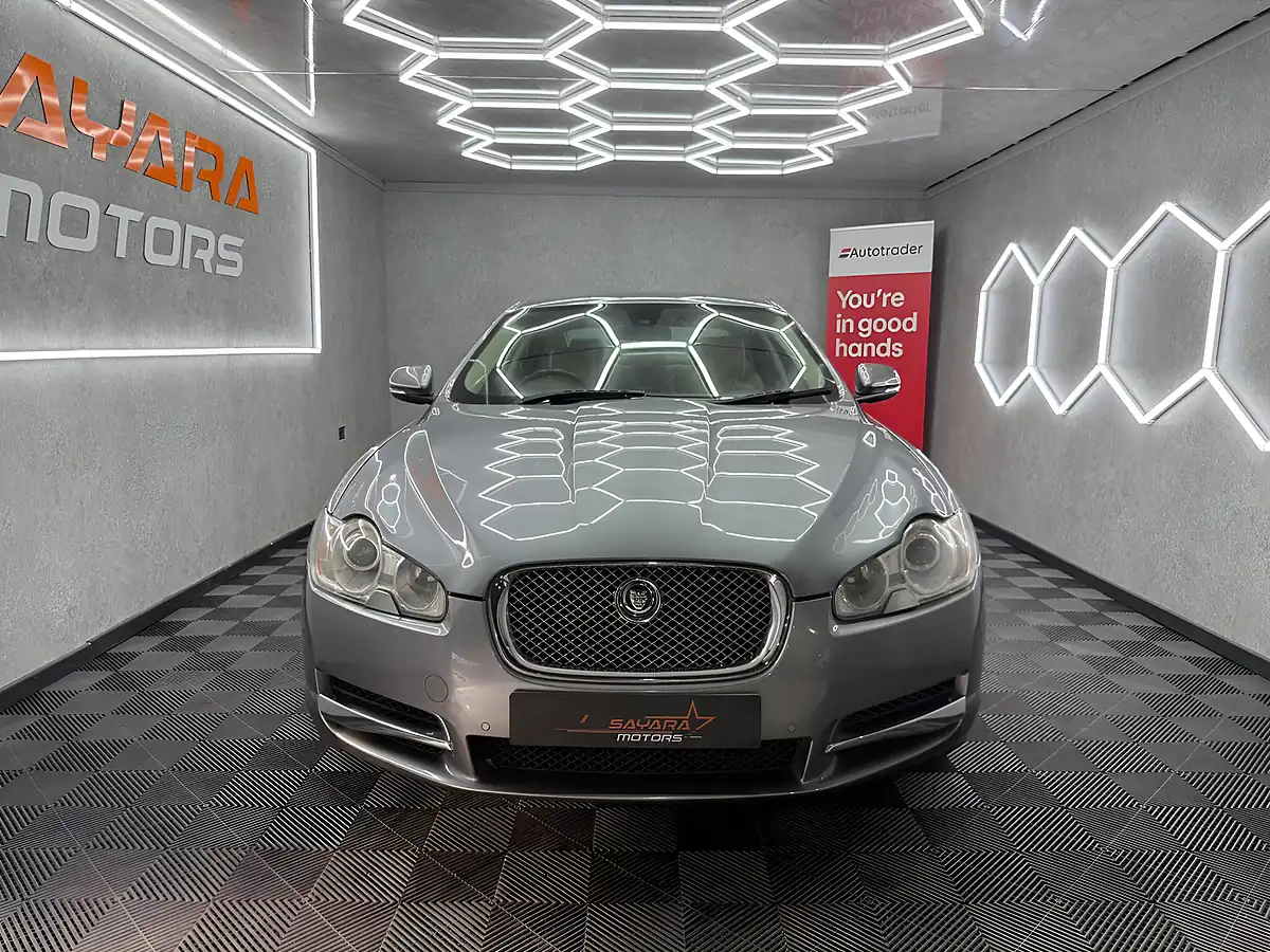 Used 2011 Jaguar Xf Premium Luxury Grey - Interior and Exterior details 3