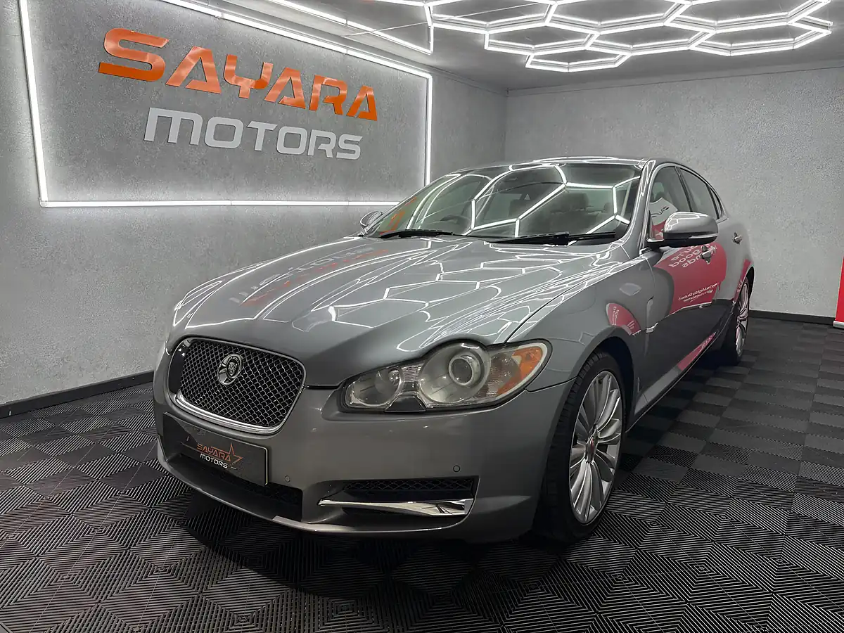 Used 2011 Jaguar Xf Premium Luxury Grey - Interior and Exterior details 4