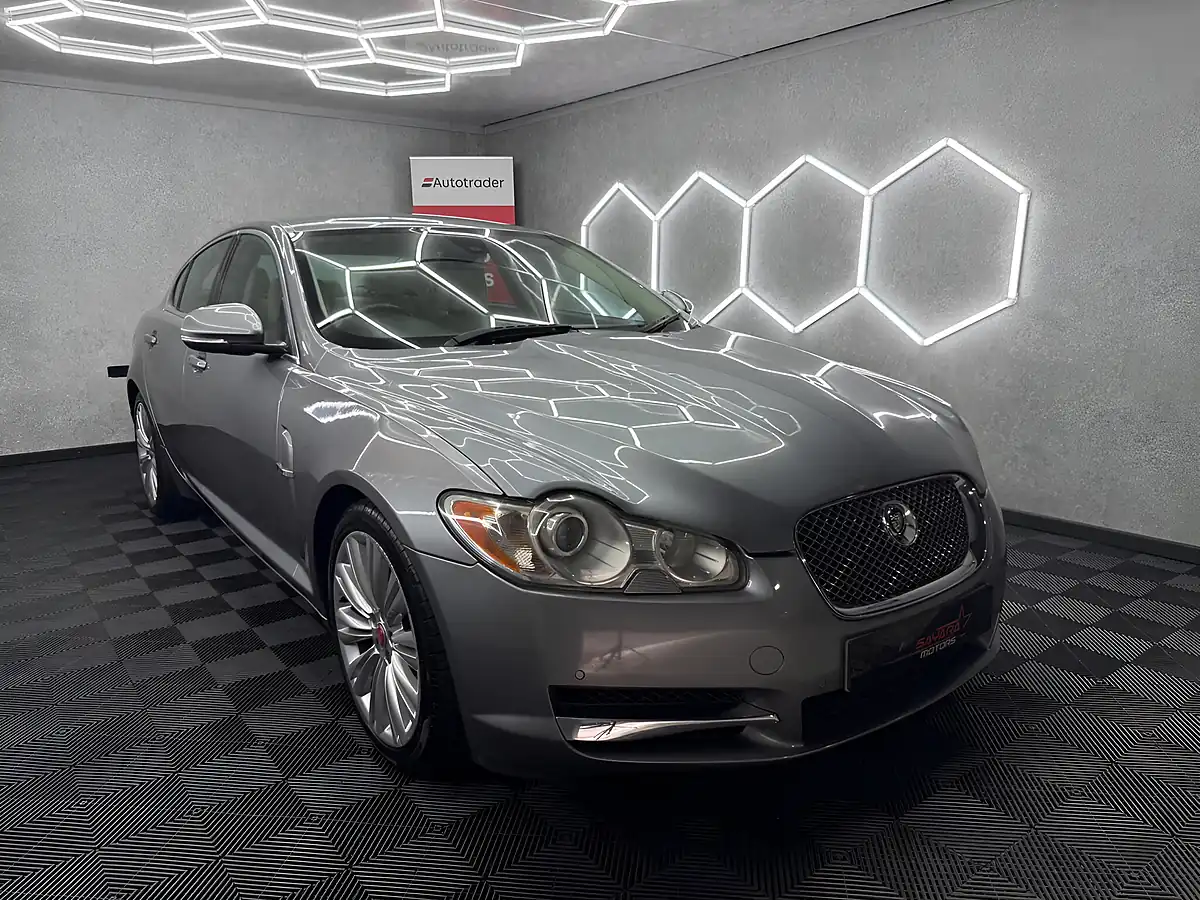 Used 2011 Jaguar Xf Premium Luxury Grey - Interior and Exterior details 6