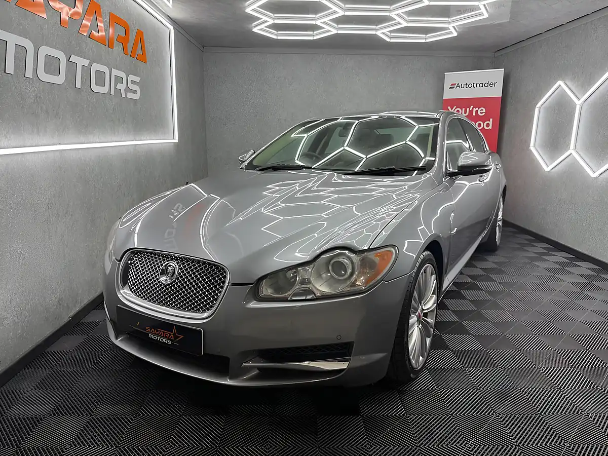Used 2011 Jaguar Xf Premium Luxury Grey - Interior and Exterior details 7
