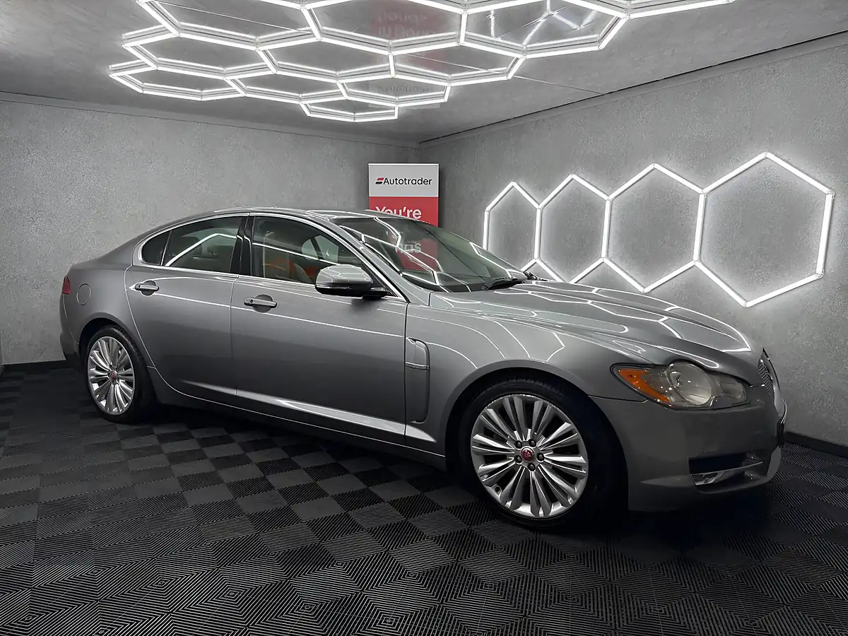 Used 2011 Jaguar Xf Premium Luxury Grey - Interior and Exterior details 9