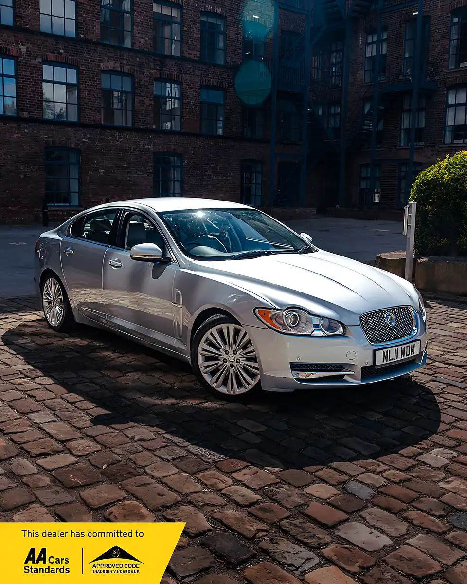 Used 2011 Jaguar Xf Premium Luxury Silver - Front View