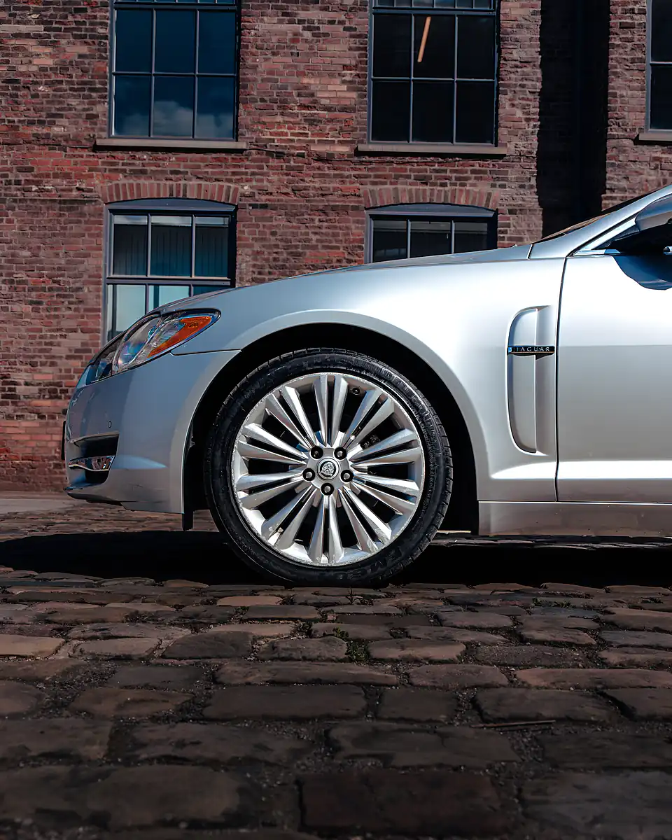 Used 2011 Jaguar Xf Premium Luxury Silver - Interior and Exterior details 14