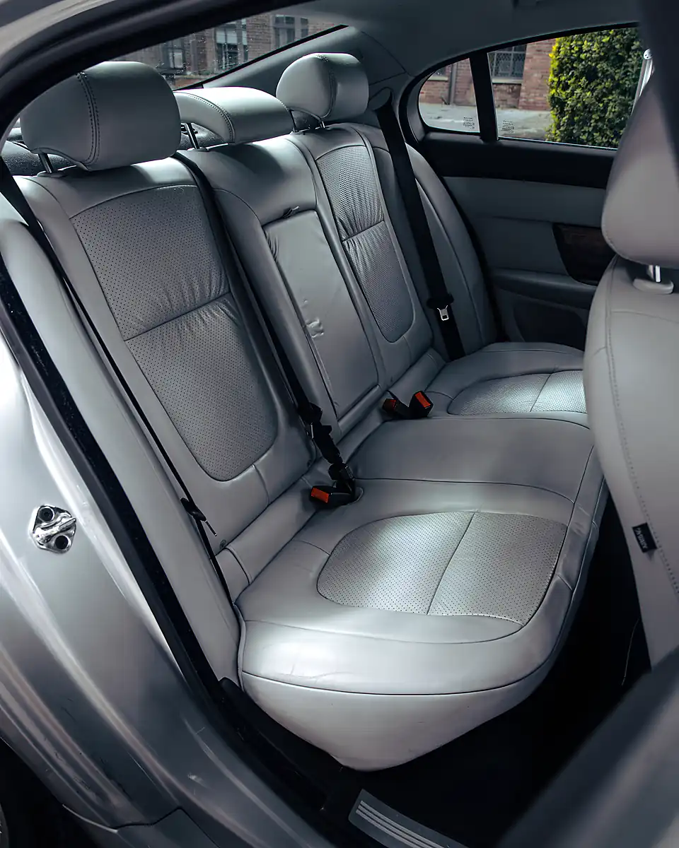 Used 2011 Jaguar Xf Premium Luxury Silver - Interior and Exterior details 16
