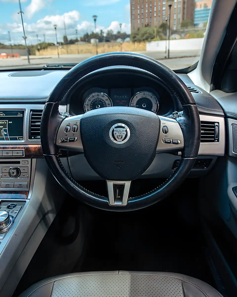 Used 2011 Jaguar Xf Premium Luxury Silver - Interior and Exterior details 19