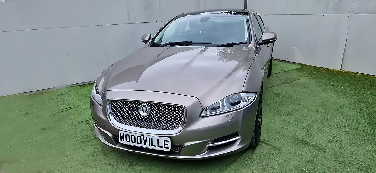Used 2011 Jaguar Xj Luxury Grey - Front View