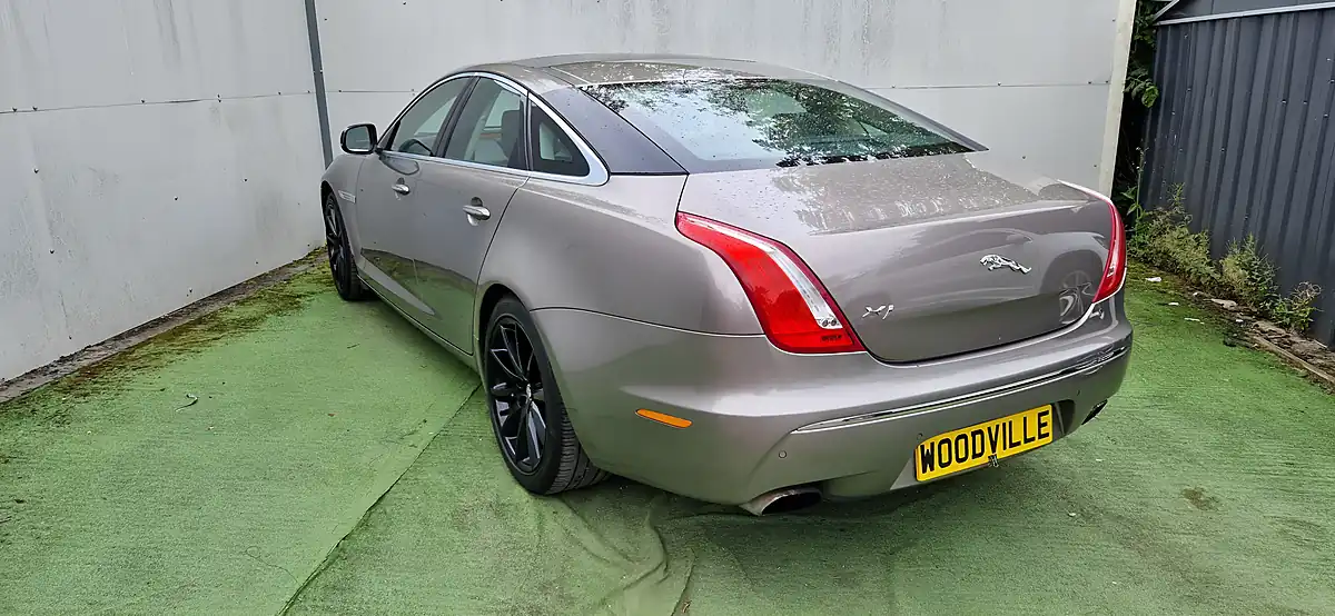 Used 2011 Jaguar Xj Luxury Grey - Interior and Exterior details 10