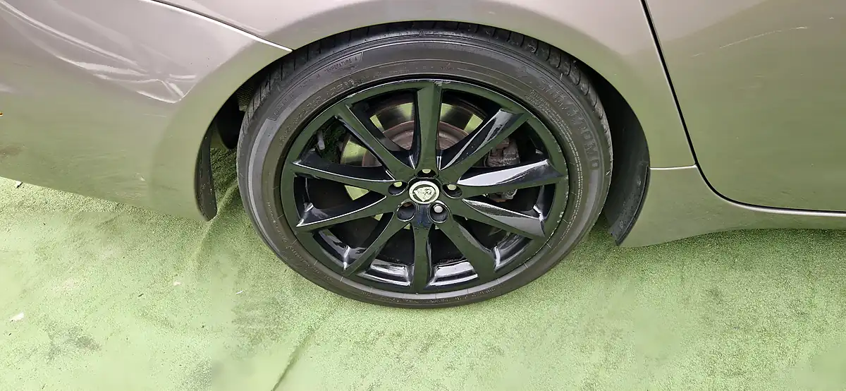 Used 2011 Jaguar Xj Luxury Grey - Interior and Exterior details 11