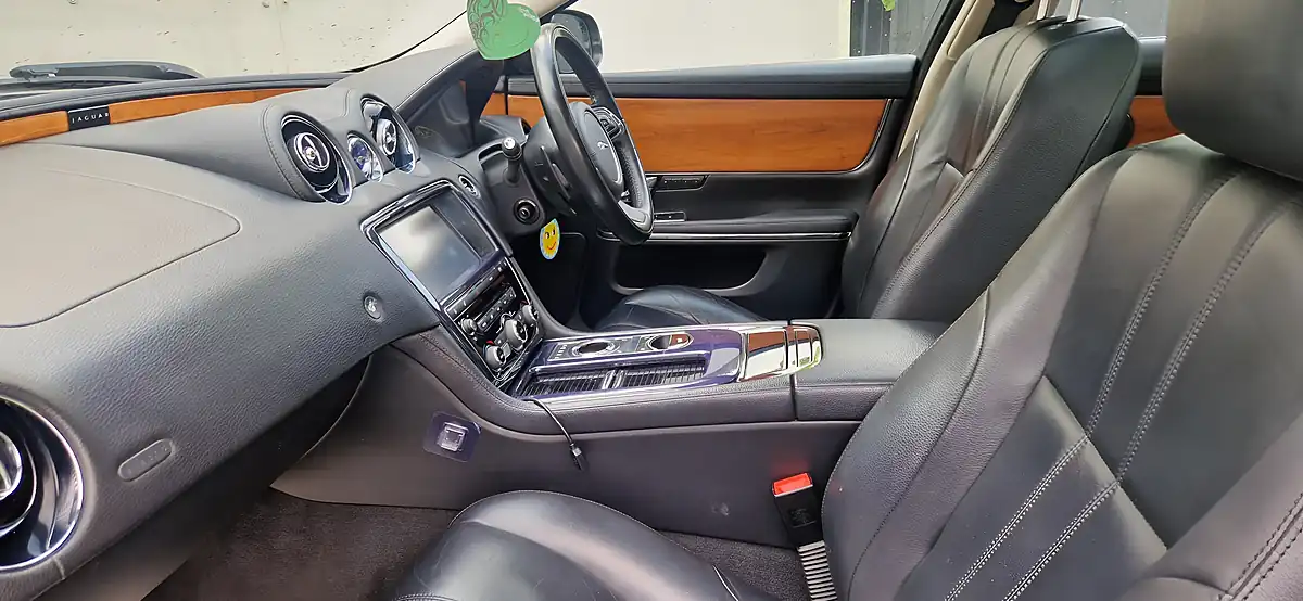 Used 2011 Jaguar Xj Luxury Grey - Interior and Exterior details 14