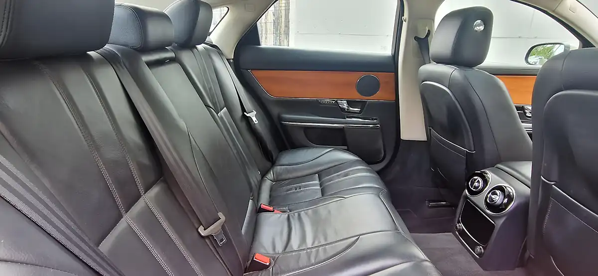 Used 2011 Jaguar Xj Luxury Grey - Interior and Exterior details 15
