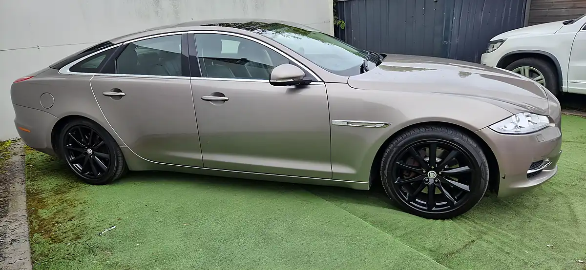 Used 2011 Jaguar Xj Luxury Grey - Interior and Exterior details 5