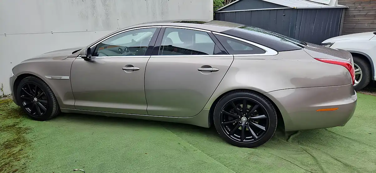Used 2011 Jaguar Xj Luxury Grey - Interior and Exterior details 6