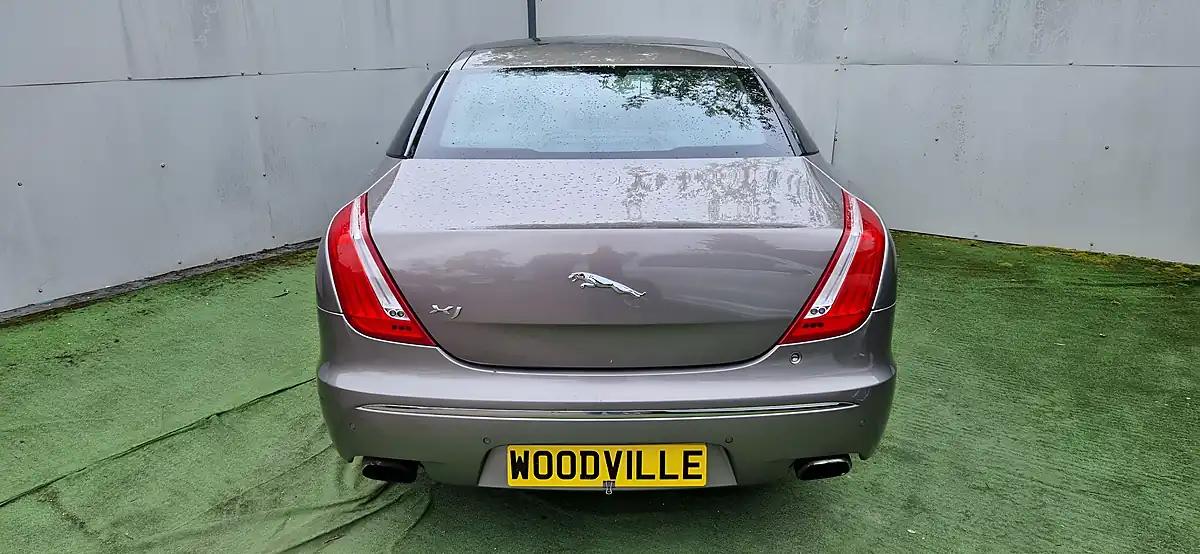 Used 2011 Jaguar Xj Luxury Grey - Interior and Exterior details 9
