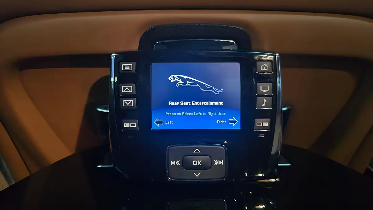 Used 2011 Jaguar Xj Lwb Black - Interior and Exterior details 14