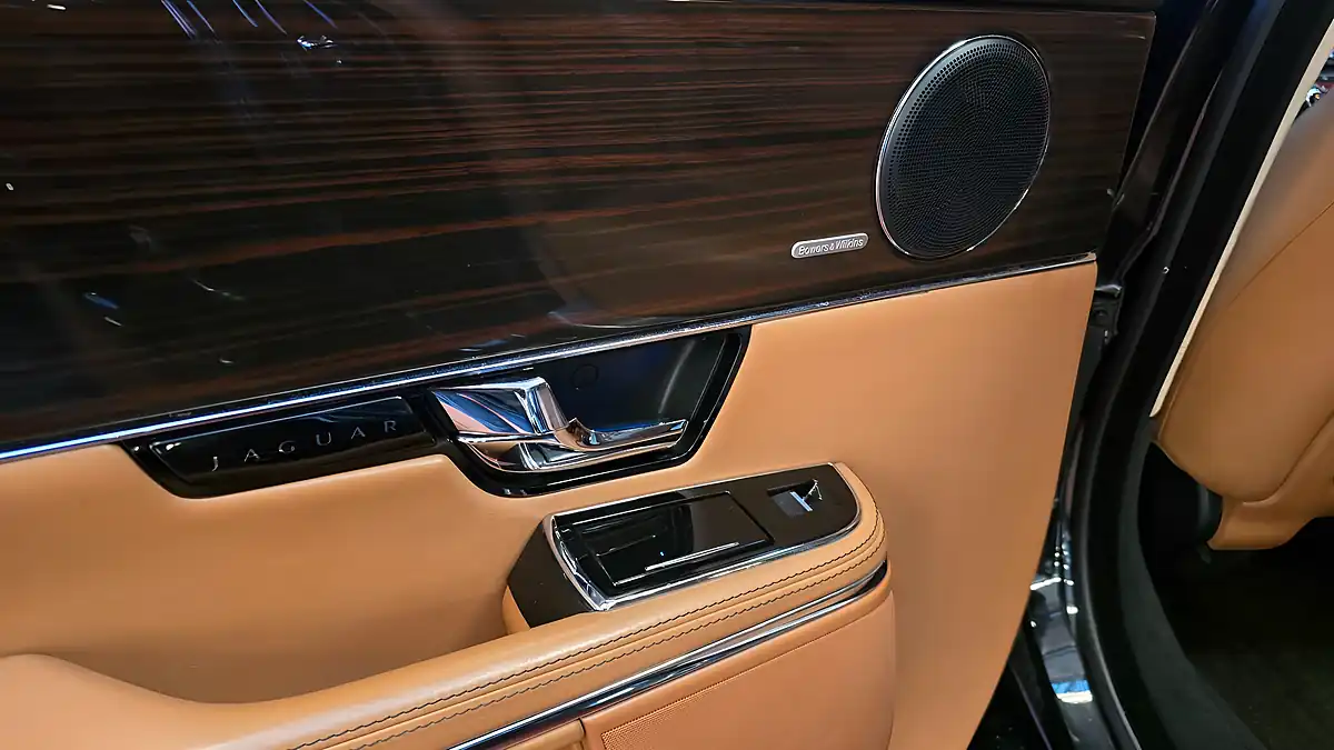 Used 2011 Jaguar Xj Lwb Black - Interior and Exterior details 15