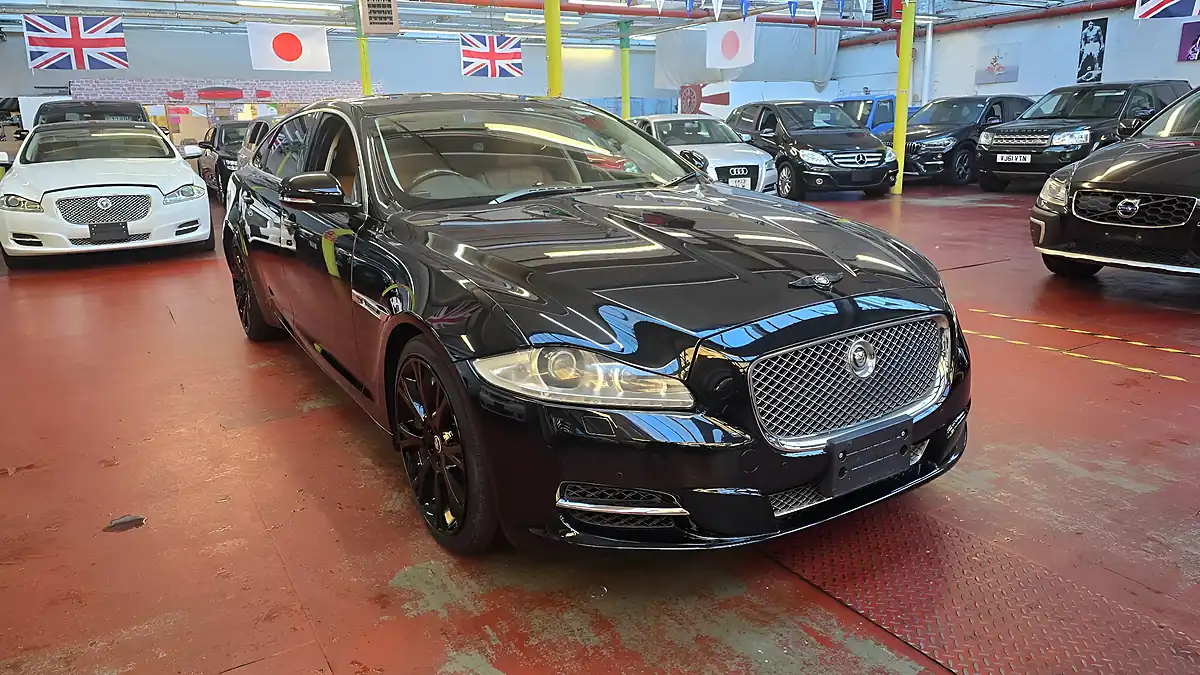 Used 2011 Jaguar Xj Lwb Black - Interior and Exterior details 17