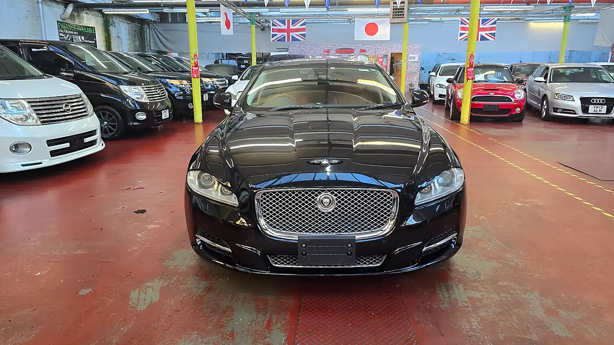 Used 2011 Jaguar Xj Lwb Black - Interior and Exterior details 18