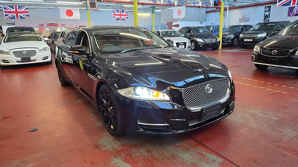 Used 2011 Jaguar Xj Lwb Black - Interior and Exterior details 2