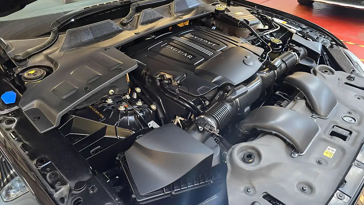 Used 2011 Jaguar Xj Lwb Black - Interior and Exterior details 20