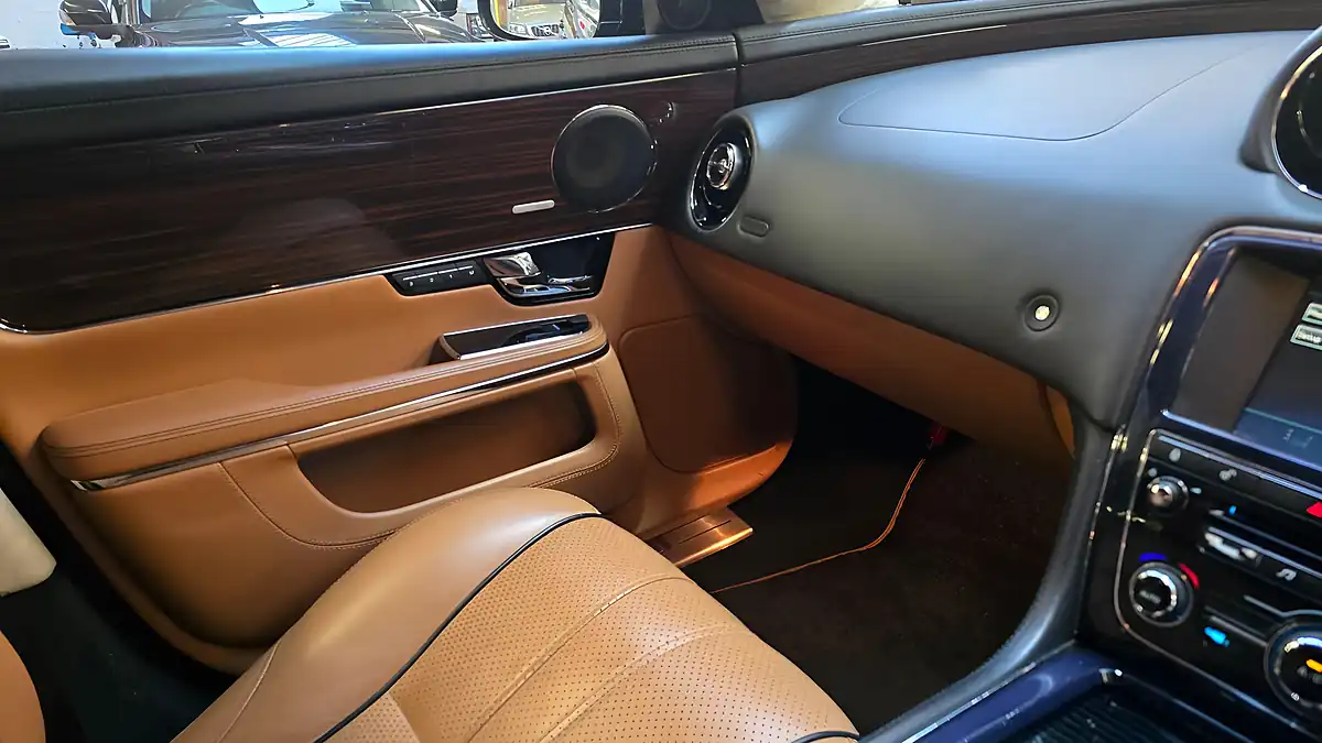 Used 2011 Jaguar Xj Lwb Black - Interior and Exterior details 9