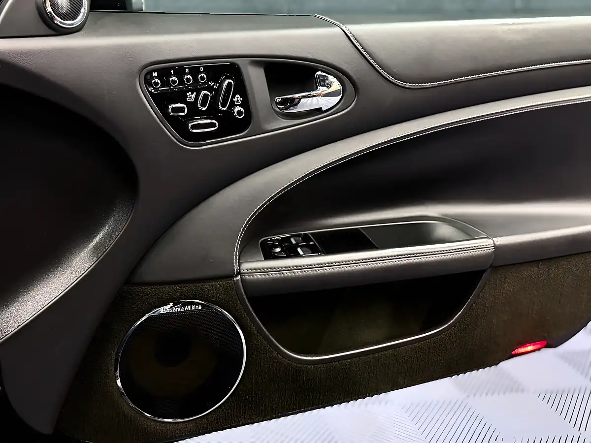 Used 2011 Jaguar Xkr Coupe Black - Interior and Exterior details 20