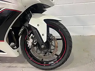 Used 2011 Kawasaki Ninja 250 Se Pearl White & Ebony - Interior and Exterior details 15