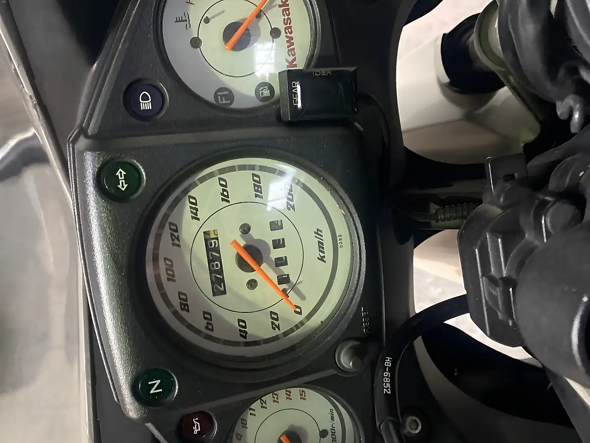 Used 2011 Kawasaki Ninja 250 Se Pearl White & Ebony - Interior and Exterior details 16