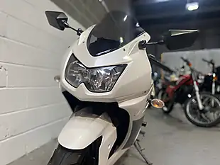 Used 2011 Kawasaki Ninja 250 Se Pearl White & Ebony - Interior and Exterior details 17