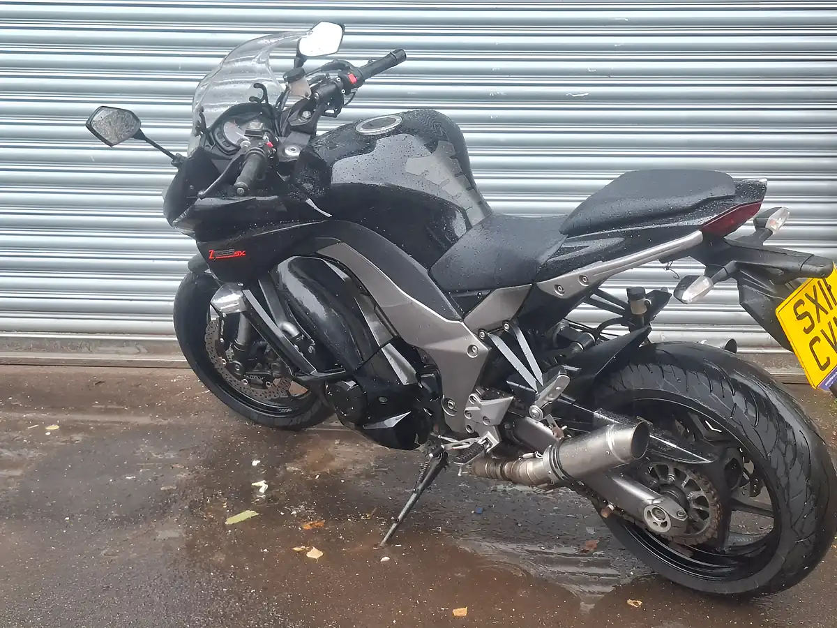 Used 2011 Kawasaki Z1000 Sx Black - Interior and Exterior details 7