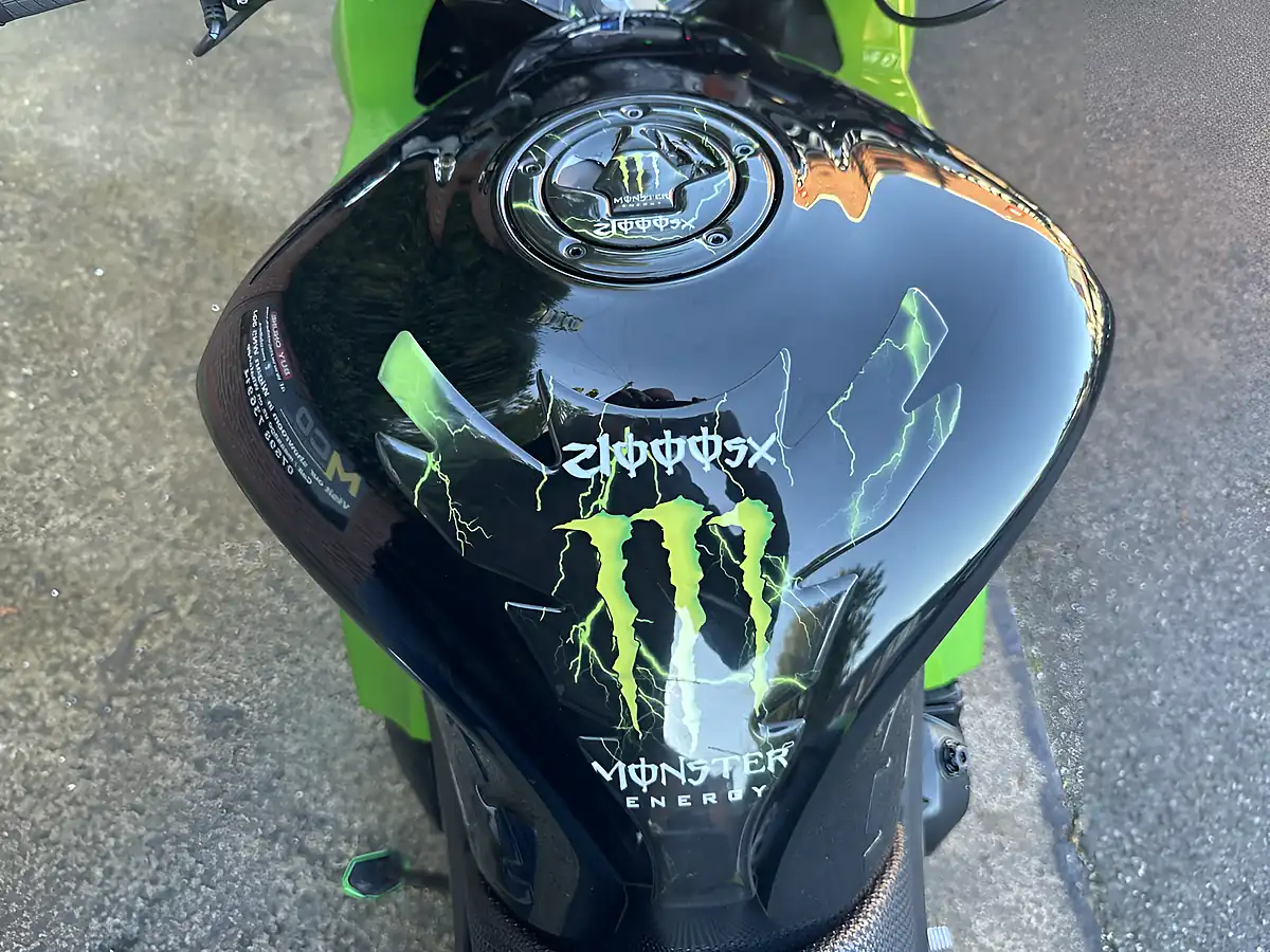 Used 2011 Kawasaki Z1000SX Tourer - Interior and Exterior details 16