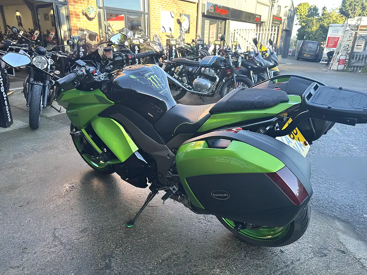 Used 2011 Kawasaki Z1000SX Tourer - Interior and Exterior details 18
