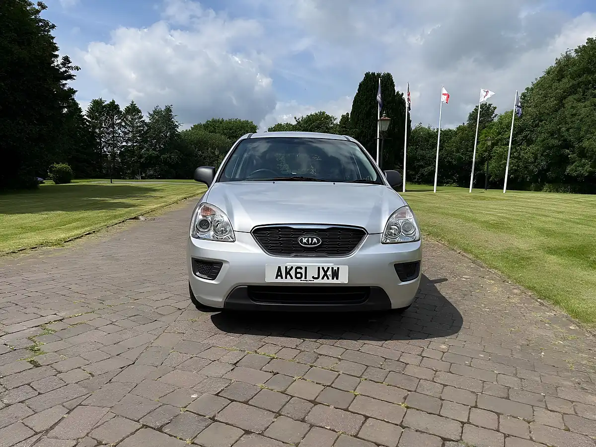 Used 2011 Kia Carens Silver - Interior and Exterior details 10