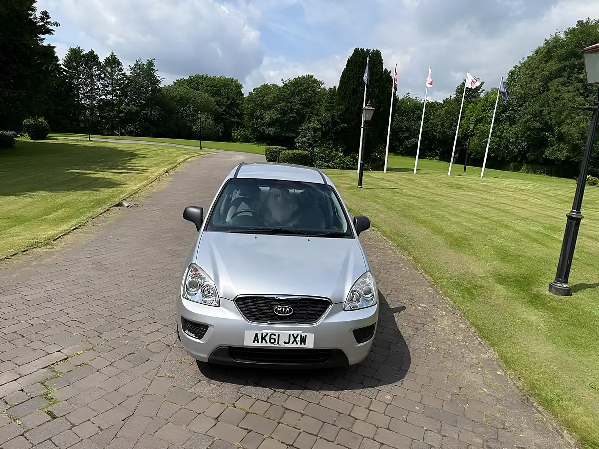 Used 2011 Kia Carens Silver - Interior and Exterior details 11