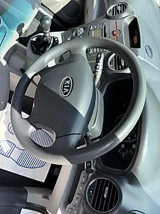 Used 2011 Kia Carens Silver - Interior and Exterior details 18