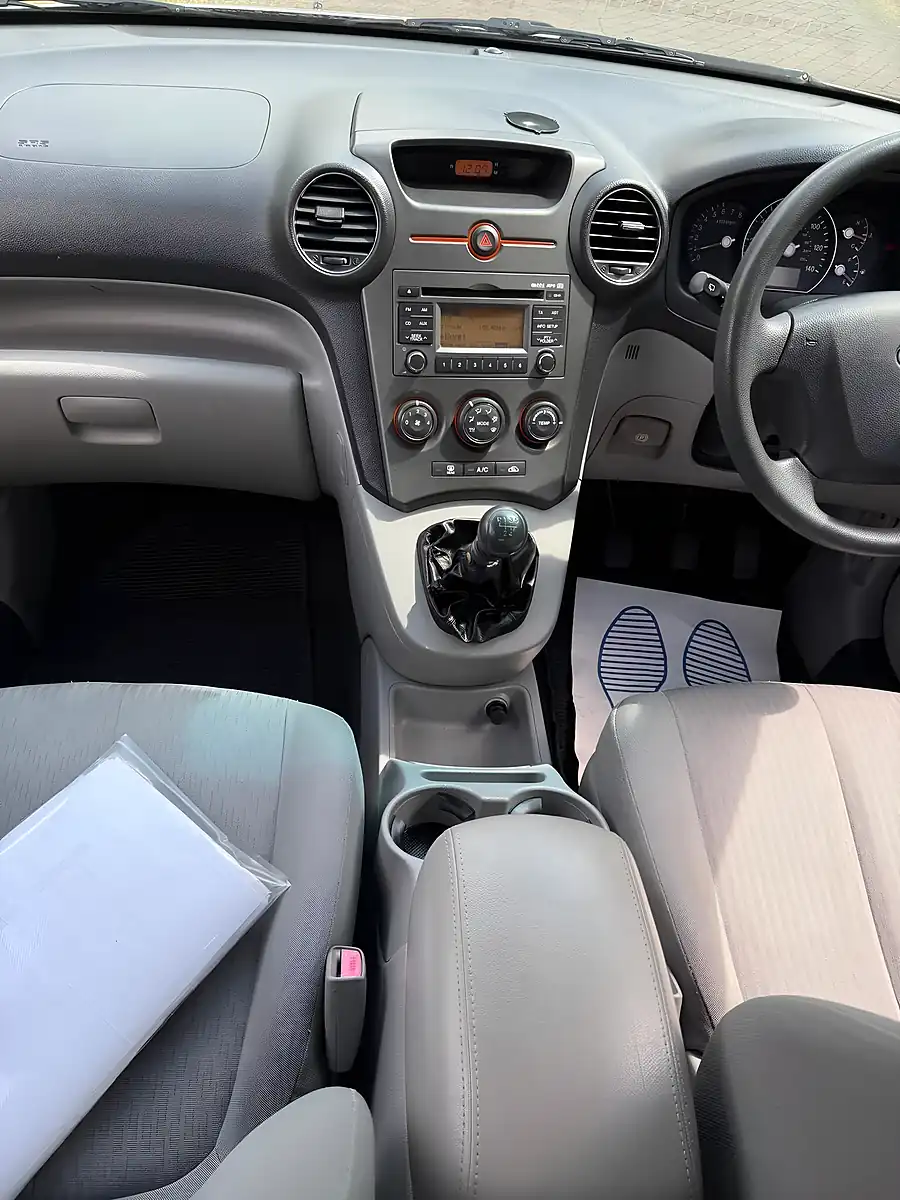 Used 2011 Kia Carens Silver - Interior and Exterior details 19