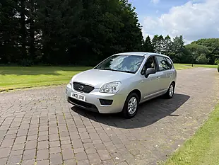 Used 2011 Kia Carens Silver - Interior and Exterior details 9