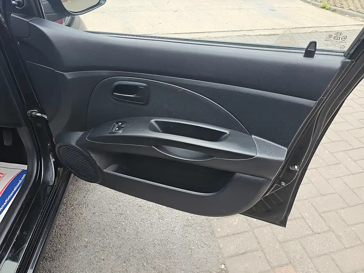 Used 2011 Kia Picanto Domino Black - Interior and Exterior details 10