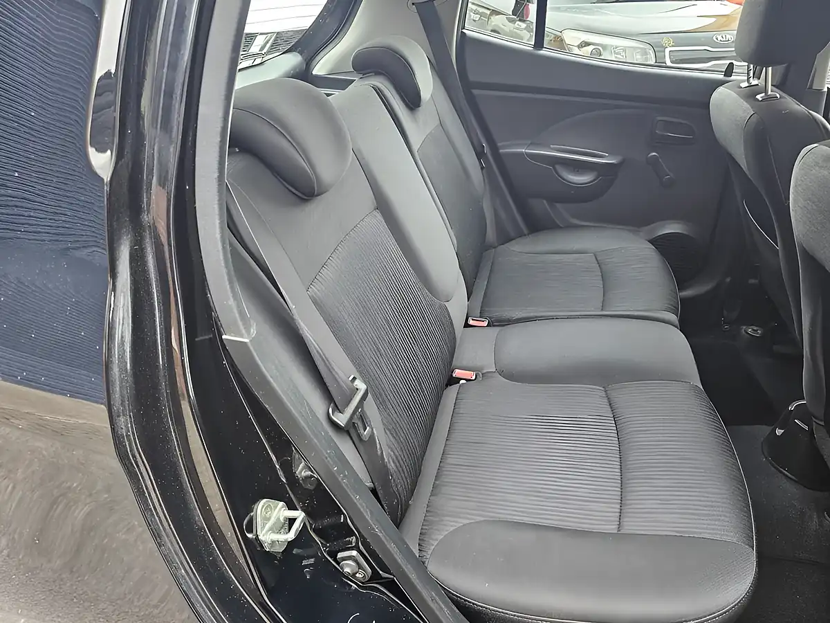 Used 2011 Kia Picanto Domino Black - Interior and Exterior details 6